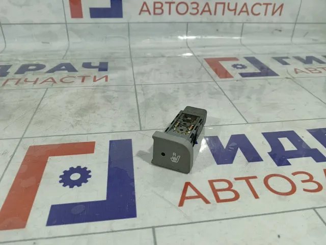Кнопка обогрева сидений правая Hyundai Verna 933951E100QS