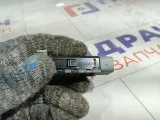 Кнопка обогрева сидений правая Hyundai Verna 933951E100QS