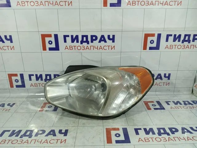 Фара левая Hyundai Verna 921011E088