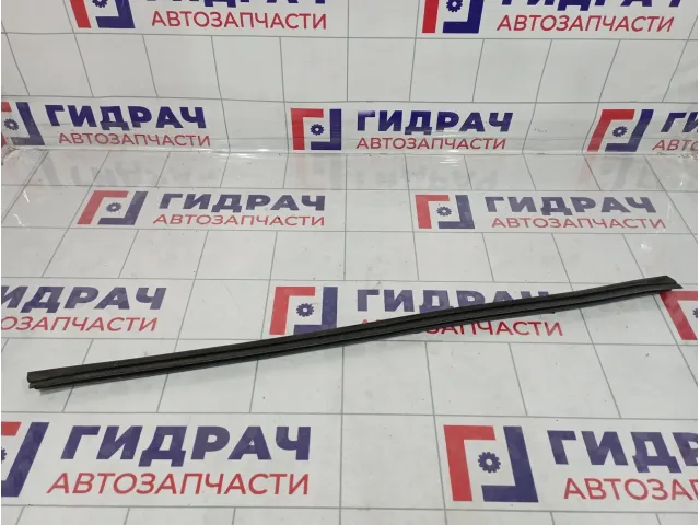 Уплотнитель стекла переднего правого Hyundai I30 (FD) 82241-2L000