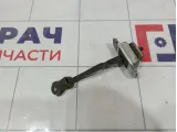 Ограничитель двери передний правый Hyundai I30 (FD) 79390-2L000