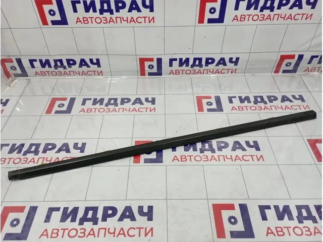 Накладка стекла переднего правого Hyundai I30 (FD) 82220-2L000