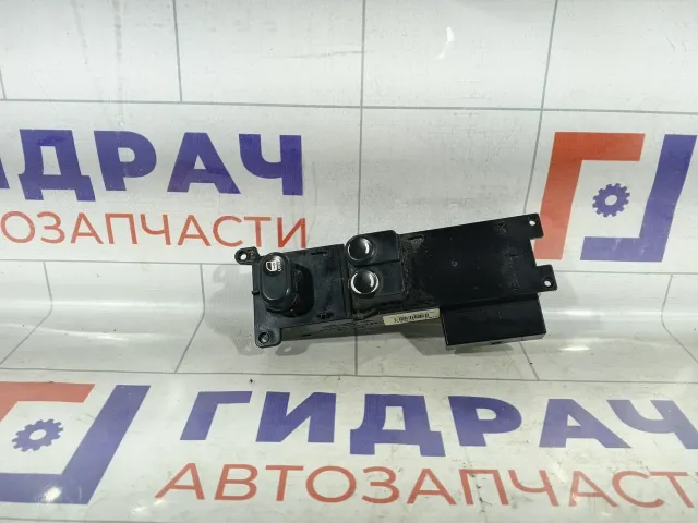 Блок управления стеклоподъемниками передний левый Hyundai i30 935702L100