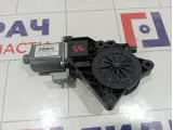 Моторчик стеклоподъемника переднего правого Hyundai i30 824602R000