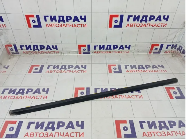 Накладка стекла переднего правого Hyundai i30 822202L000