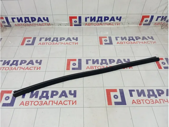 Уплотнитель стекла переднего правого Hyundai i30 822412L000