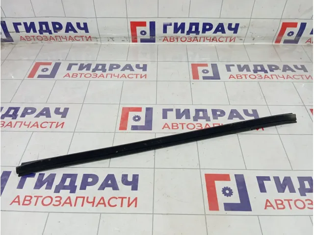Уплотнитель стекла заднего правого Hyundai i30 832412L000