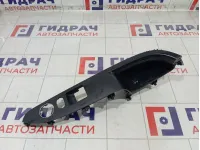 Накладка блока управления стеклоподъемниками Hyundai i30 935722R030