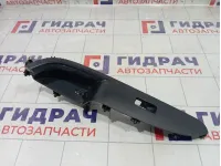 Накладка кнопки стеклоподъемника переднего правого Hyundai i30 935772R901