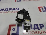 Моторчик стеклоподъемника передний правый Hyundai i40 (VF) 82460-3Z010.