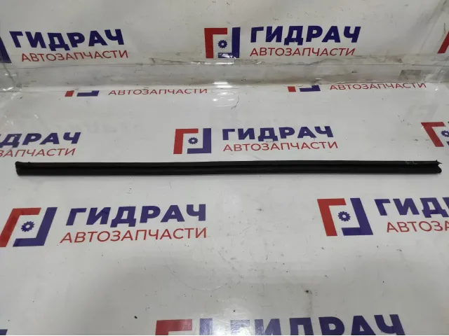 Уплотнитель стекла передний левый Hyundai i40 (VF) 82231-3Z000.
