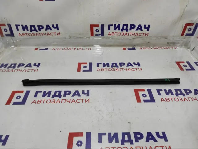 Уплотнитель стекла задний левый Hyundai i40 (VF) 83231-3Z000.