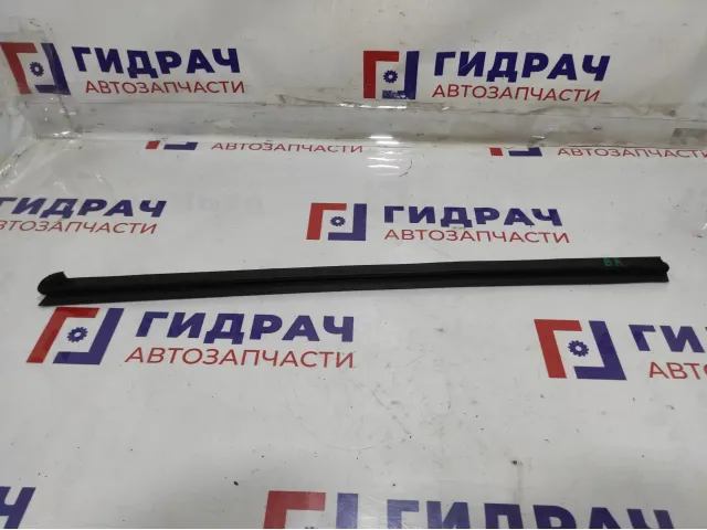 Уплотнитель стекла задний правый Hyundai i40 (VF) 83241-3Z000.
