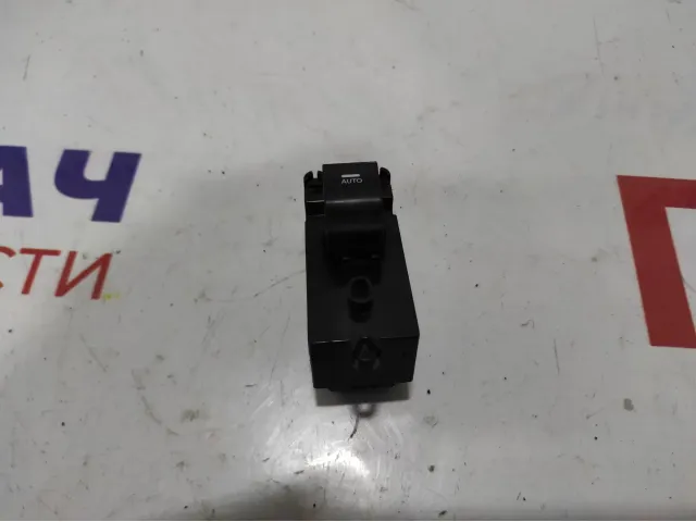 Кнопка стеклоподъемника Hyundai i40 (VF) 93576-3Z000.