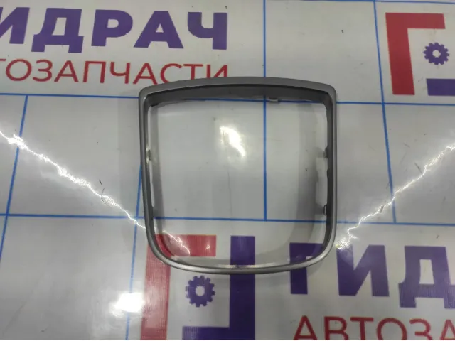 Накладка на центральную консоль Hyundai i40 (VF) 84652-3Z000. Дефект.