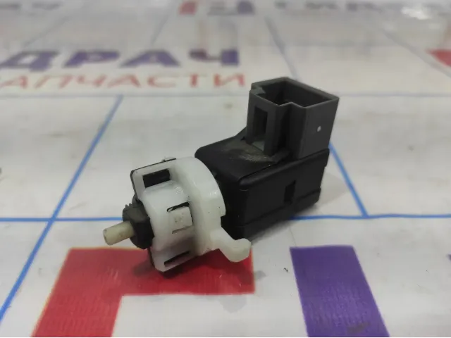 Датчик включения стопсигнала Hyundai i40 (VF) 93810-3S000.