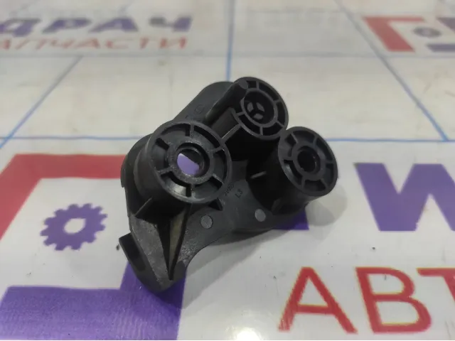 Кронштейн ручки открывания капота Hyundai i40 (VF) 81180-3S000.