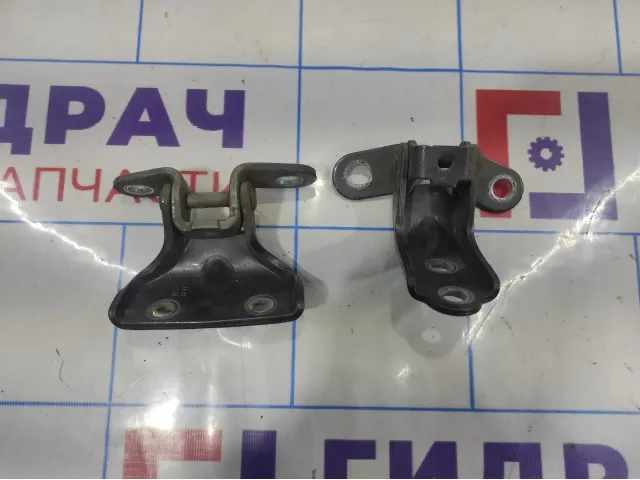 Петли двери задней левой Hyundai i40 (VF) . Комплект.