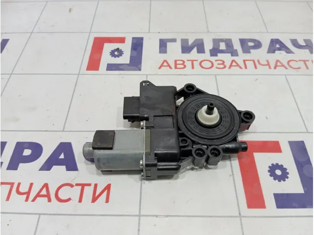 Моторчик стеклоподъемника переднего левого Hyundai i40 824503Z010