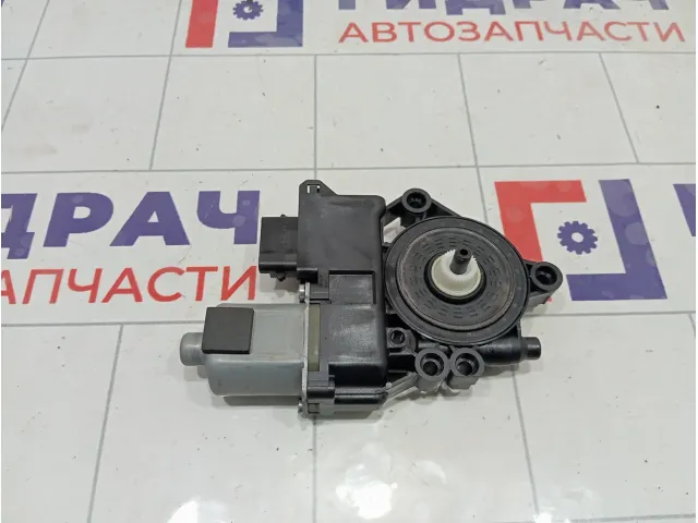 Моторчик стеклоподъемника заднего правого Hyundai i40 834603Z010