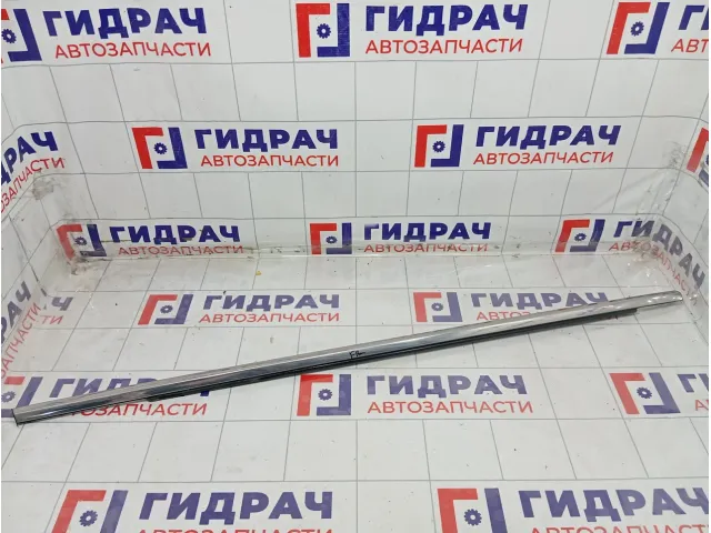 Накладка стекла переднего правого Hyundai i40 822203Z000
