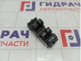 Блок управления стеклоподъемниками Hyundai i40 935703Z300