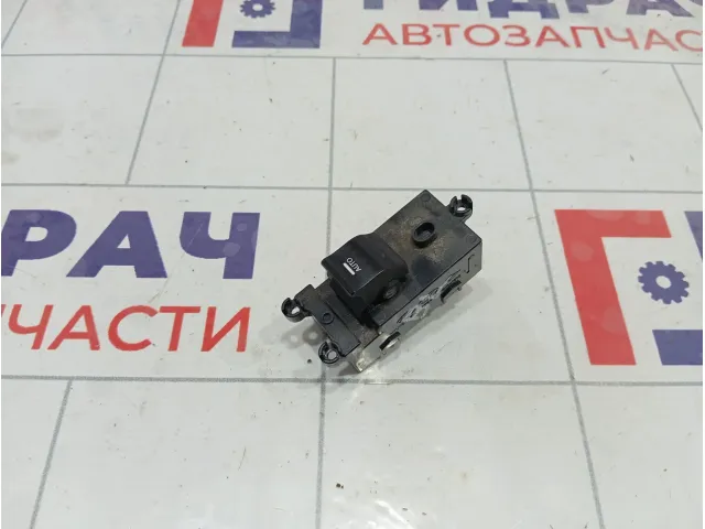 Кнопка стеклоподъемника заднего левого Hyundai i40 935803Z000