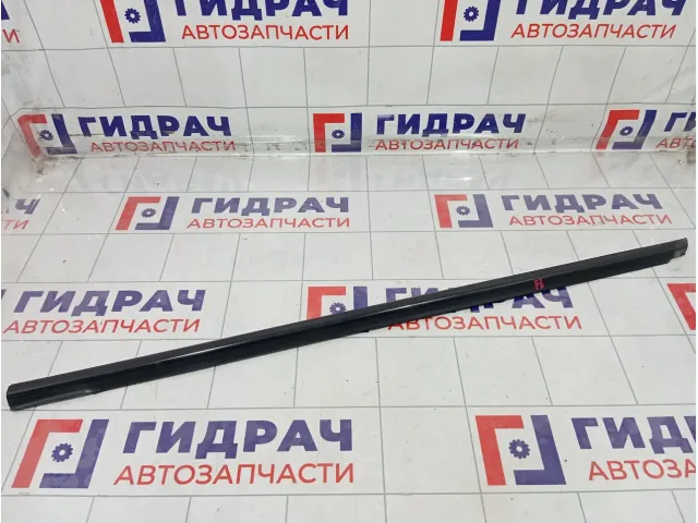 Накладка стекла переднего левого Hyundai ix35 822102S000