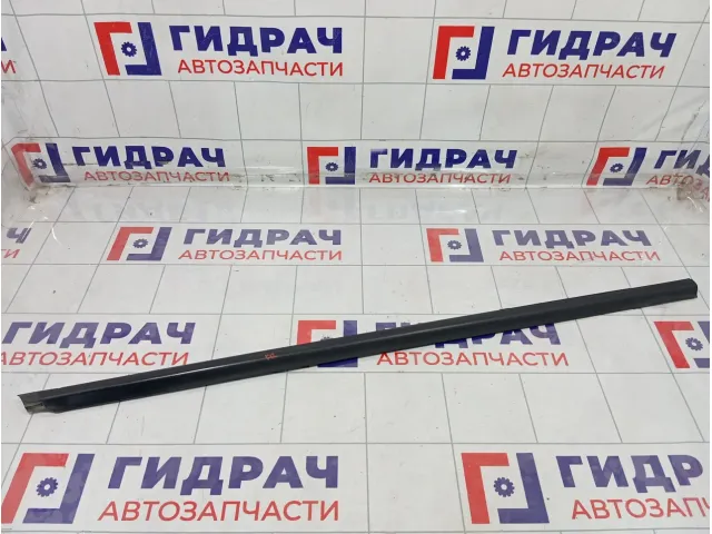 Накладка стекла переднего правого Hyundai ix35 822202S000