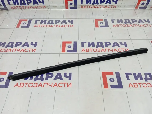 Уплотнитель стекла заднего левого Hyundai ix35 832312S000