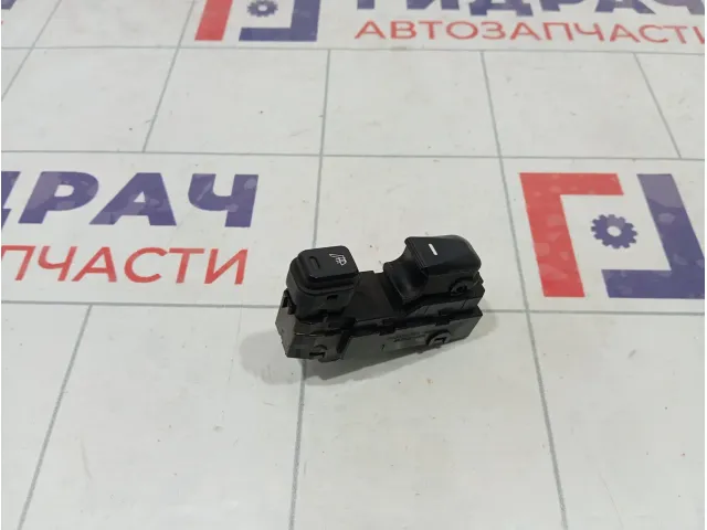 Кнопка стеклоподъемника заднего Hyundai ix35 935812S500