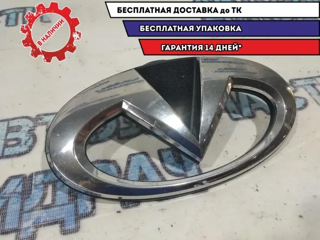Эмблема Infiniti FX35 s51 628901CA0A На решетку радиатора. Под камеру.