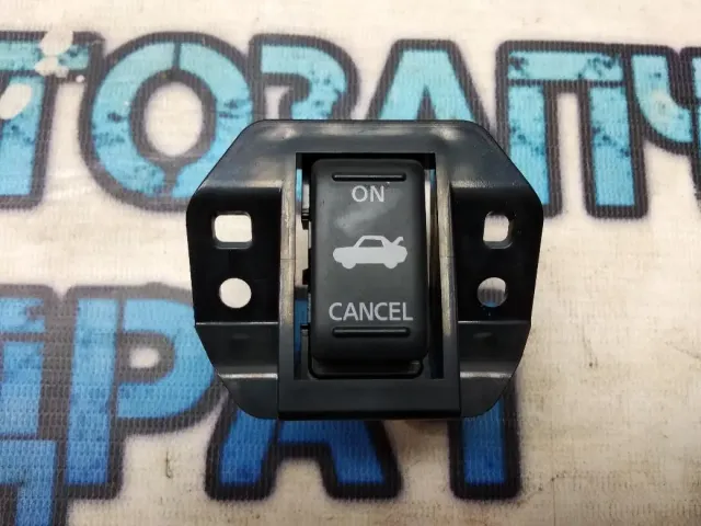 Кнопка открывания багажника Infiniti M35 2007 Отличное состояние