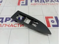 Накладка блока управления стеклоподъемниками Infiniti FX35 80961CG000