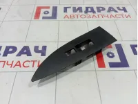 Накладка кнопки стеклоподъемника переднего правого Infiniti FX35 80960CG000