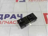 Кнопка стеклоподъемника переднего правого Infiniti FX35 254117Y000