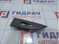 Накладка кнопки стеклоподъемника переднего правого Infiniti FX35 (S50) 80960-CL70B