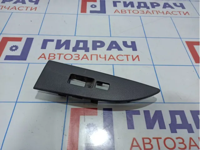 Накладка кнопки стеклоподъемника переднего правого Infiniti FX35 (S50) 80960-CL70B