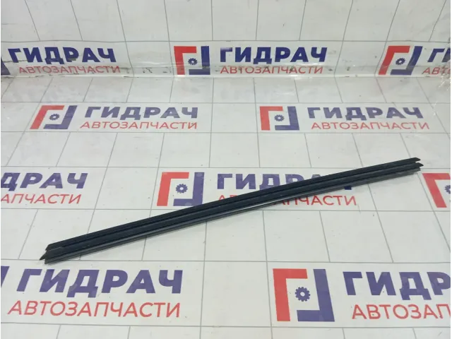 Уплотнитель стекла переднего левого Infiniti FX50 808351CA0A