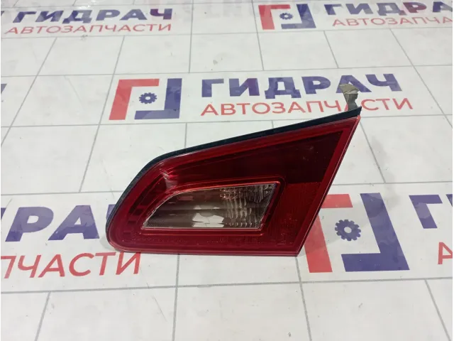 Фонарь задний внутренний правый Infiniti G35 (V36) 26540-JK00D