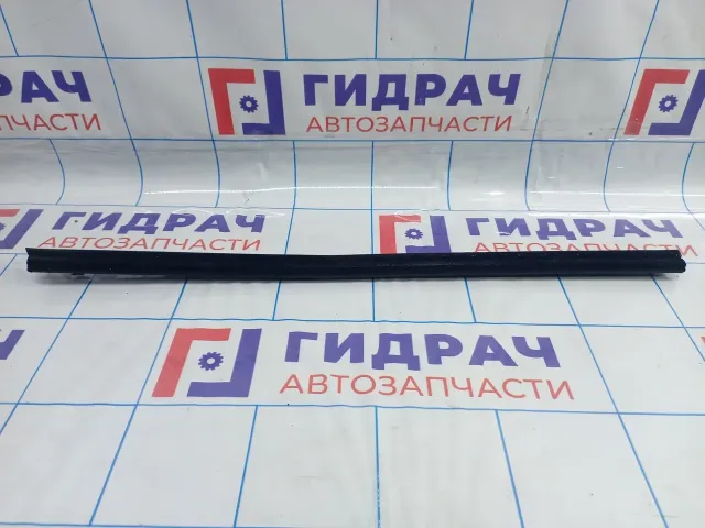 Уплотнитель стекла заднего правого Infiniti M35 (Y50)