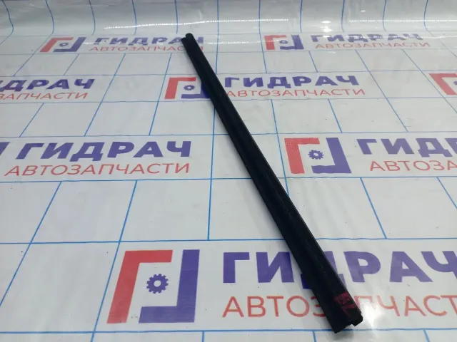 Уплотнитель стекла заднего левого Infiniti M35 (Y50)