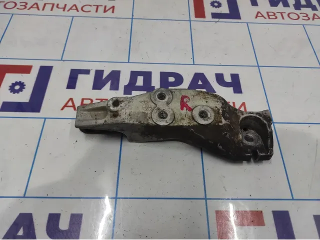 Кронштейн двигателя правый Infiniti M35 (Y50) 11272-CG100