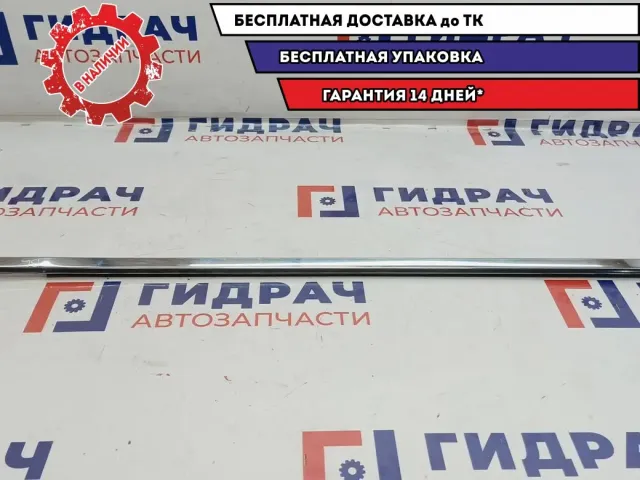 Накладка стекла заднего левого Infiniti M35 82821-EG000. Хром. Дефект.