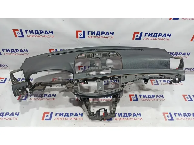 Торпедо Infiniti M35 68200-EH30B. Сломано крепление.