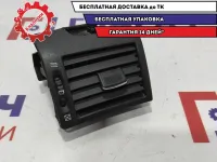 Дефлектор воздушный правый Infiniti M35 68760-EG001.