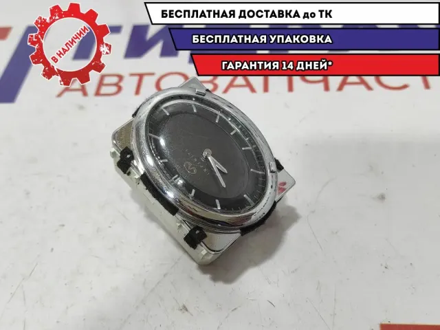 Часы Infiniti M35 25810-EH10A. Дефект стекла.