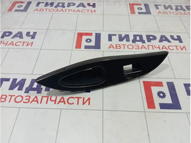Накладка кнопки стеклоподъемника заднего правого Infiniti QX50 829601BA0A