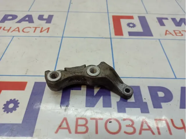 Кронштейн ролика-натяжителя ручейкового ремня Jeep Grand Cherokee (WK2) 68148387AA