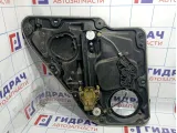 Стеклоподъемник электрический задний правый Jeep Grand Cherokee (WK2) 68079292AA